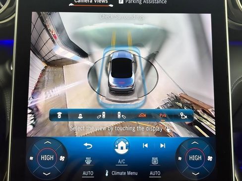 Used 2022 Mercedes-Benz SL 55 AMG 4MATIC w/ Driver Assistance Package image 26