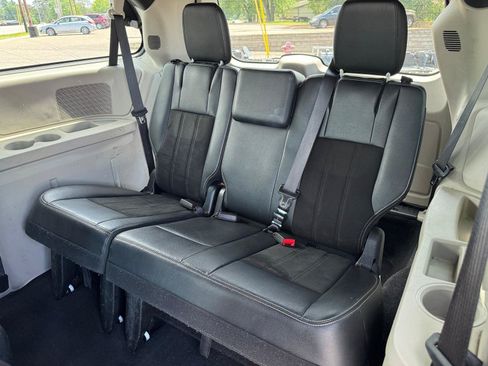 Used 2019 Dodge Grand Caravan SXT FWD image 9