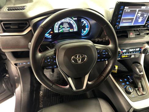 Used 2021 Toyota RAV4 SE w/ Weather & Moonroof Package AWD/4WD image 28