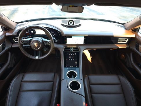 Used 2020 Porsche Taycan Turbo image 10