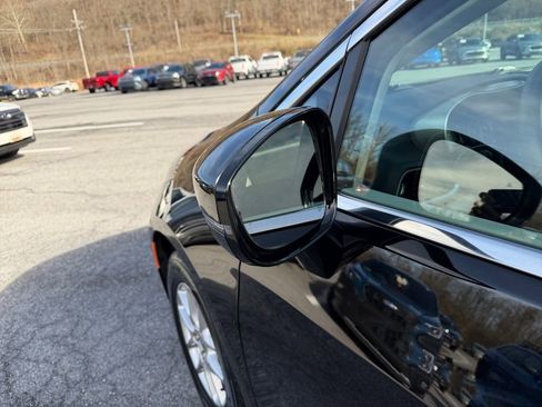 Used 2024 Chrysler Pacifica Touring-L image 10