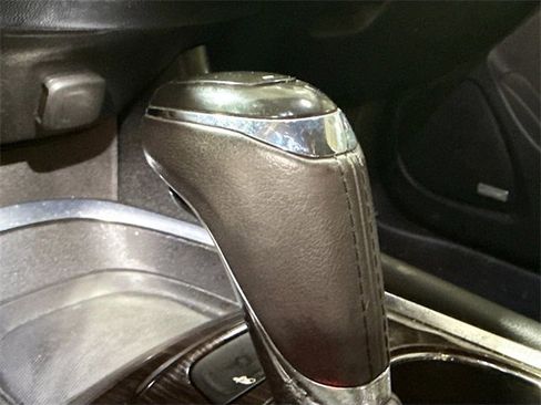 Used 2017 Chevrolet Malibu Premier image 18