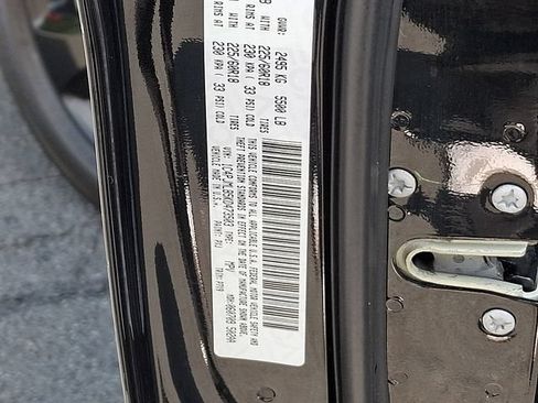Used 2019 Jeep Cherokee Latitude Plus AWD/4WD image 27