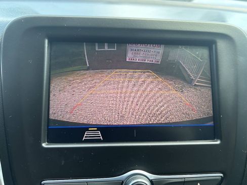 Used 2021 Chevrolet Equinox LT FWD image 18