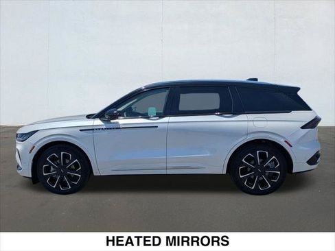 Used 2024 Lincoln Nautilus Reserve w/ Equipment Group 203A AWD/4WD image 2