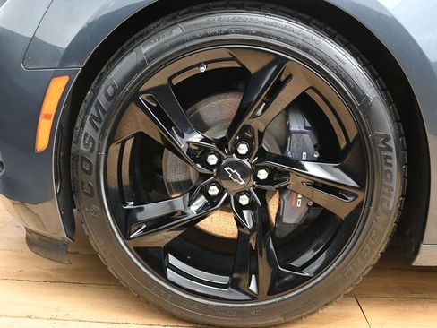 Used 2023 Chevrolet Camaro LT RWD image 9