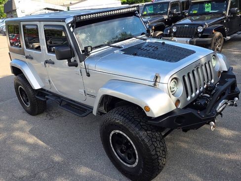 Used 2010 Jeep Wrangler Unlimited Sahara w/ Dual Top Group AWD/4WD image 23