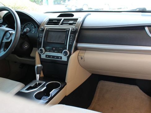 Used 2012 Toyota Camry LE image 29
