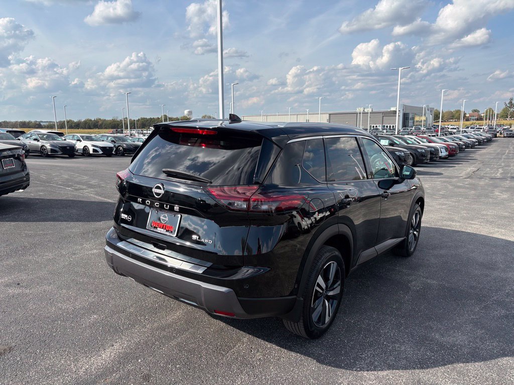 Used 2024 Nissan Rogue SL AWD/4WD image 7