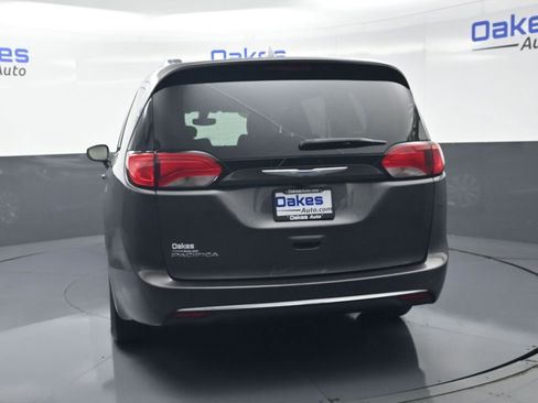 Used 2019 Chrysler Pacifica Touring-L FWD image 7