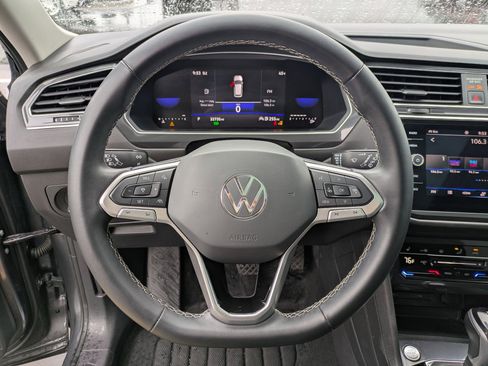 Certified 2024 Volkswagen Tiguan SE w/ Panoramic Sunroof Package image 20