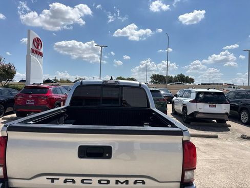 Used 2022 Toyota Tacoma SR w/ SR Convenience Package RWD image 5