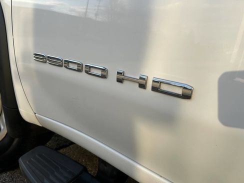 Used 2021 GMC Sierra 3500 4x4 Regular Cab w/ Convenience Package image 18