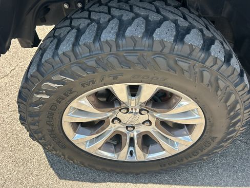 Used 2018 RAM 1500 Laramie Longhorn w/ Longhorn Southfork Package AWD/4WD image 12
