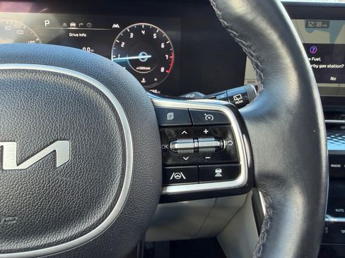 Used 2022 Kia Carnival SX Prestige image 17