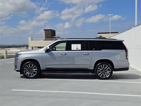 Used 2024 Cadillac Escalade ESV Sport image 4