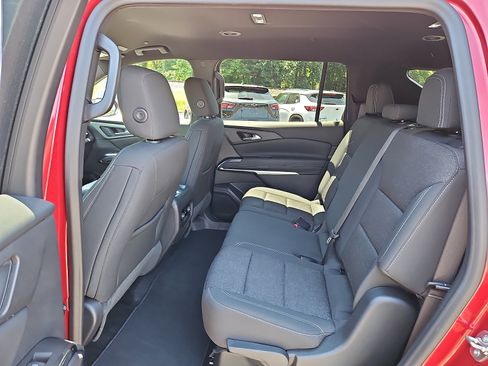 Used 2024 Chevrolet Traverse LT FWD image 10
