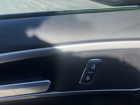 Used 2019 Ford Fusion SE FWD image 16