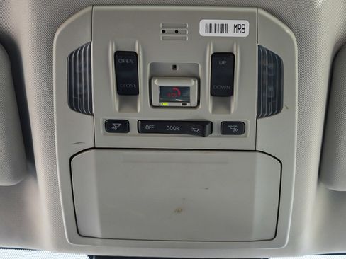 Used 2022 Toyota Highlander XLE image 32