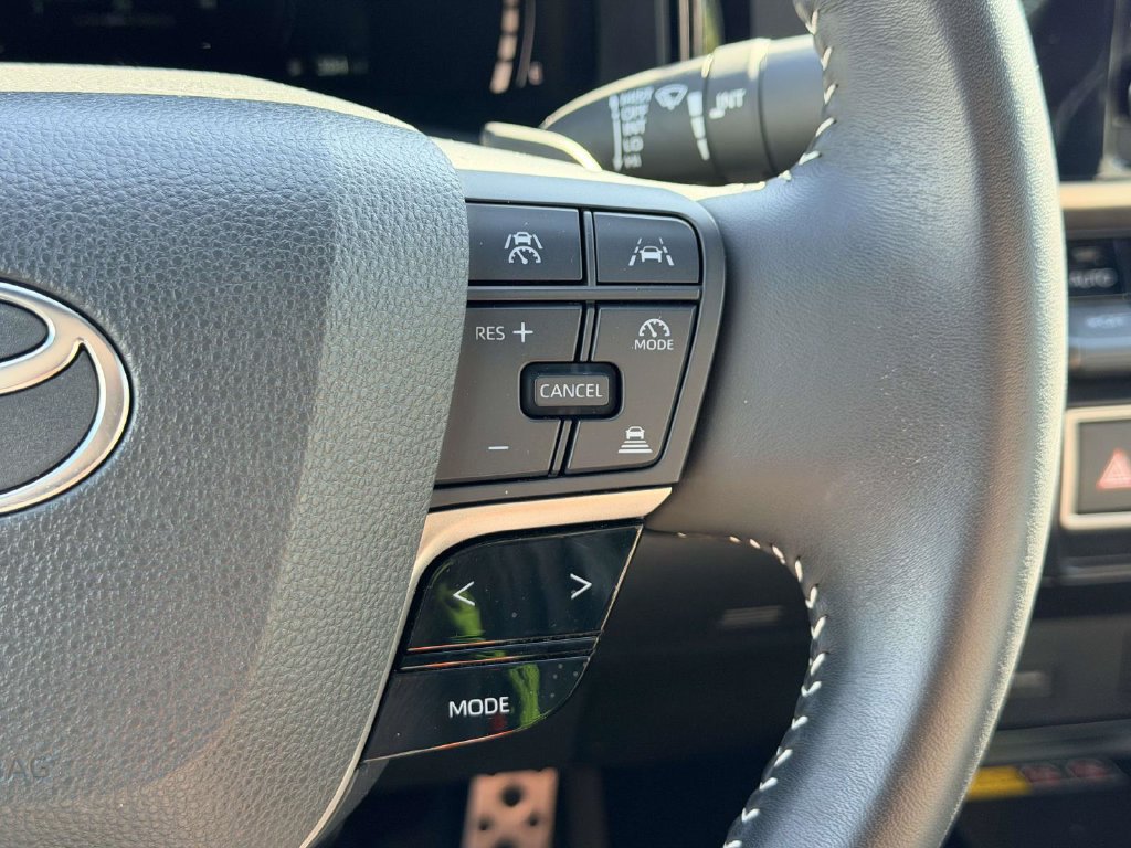 Certified 2025 Toyota Camry SE FWD image 7