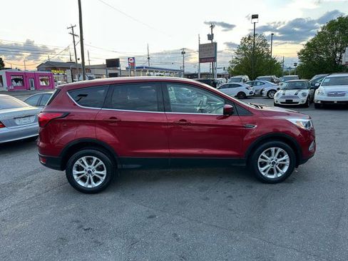 Used 2019 Ford Escape SE image 4
