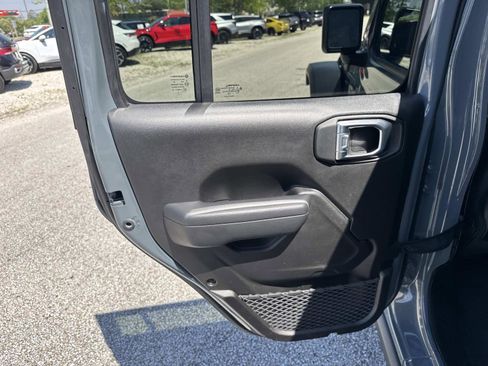 Used 2025 Jeep Wrangler Unlimited Rubicon 4xe w/ Safety Group AWD/4WD image 11