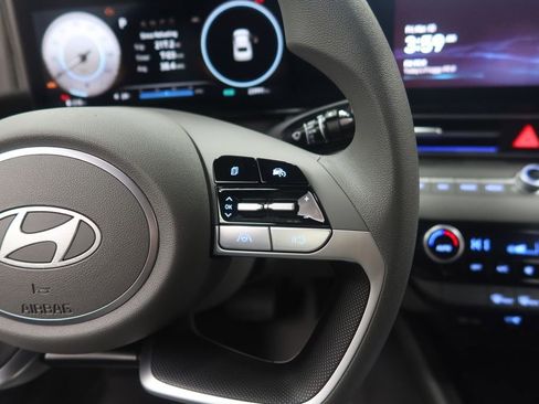 Used 2024 Hyundai Elantra Blue FWD image 17