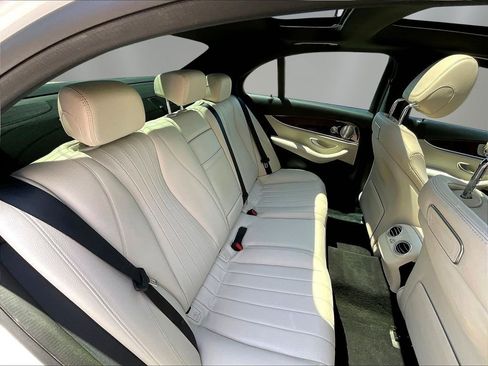 Used 2019 Mercedes-Benz E 300 4MATIC image 25