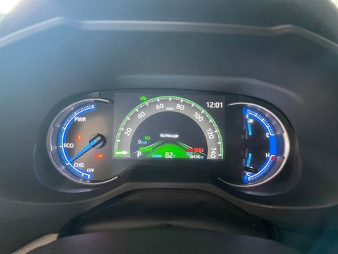 Used 2025 Toyota RAV4 LE image 38