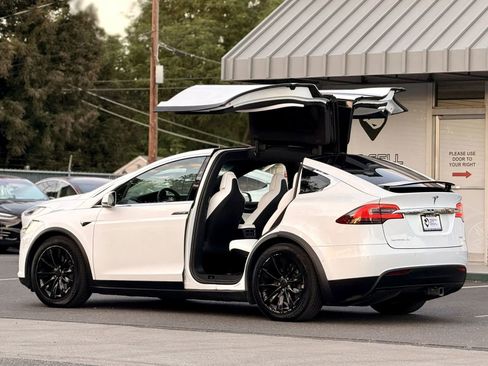 Used 2018 Tesla Model X 100D image 7