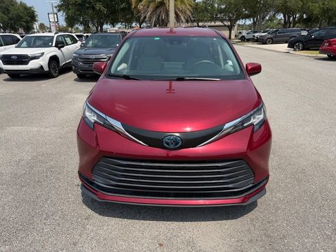 Used 2022 Toyota Sienna LE FWD image 14