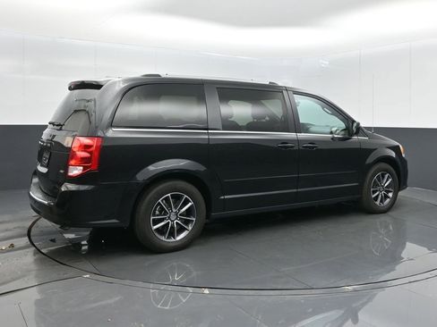 Certified 2017 Dodge Grand Caravan SXT image 7