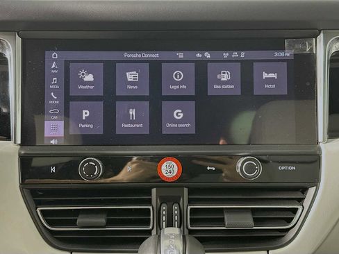 Certified 2025 Porsche Macan image 18