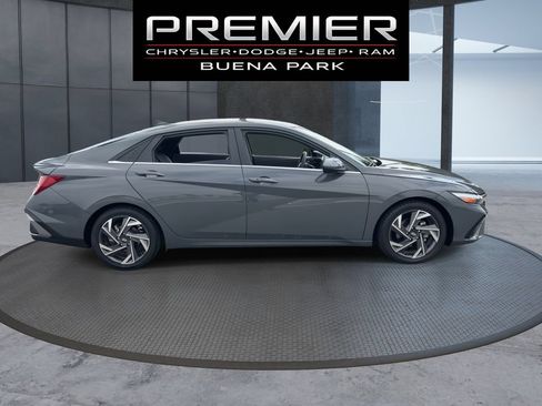 Used 2024 Hyundai Elantra SEL w/ Convenience Package FWD image 9