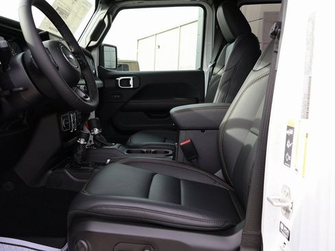 New 2026 Jeep Gladiator Sport AWD/4WD image 22