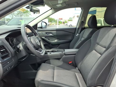 Used 2024 Nissan Rogue SV FWD image 24