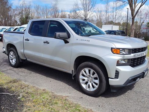 Used 2022 Chevrolet Silverado 1500 Custom image 2