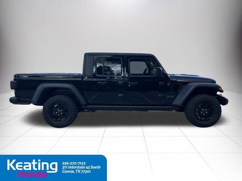 Used 2024 Jeep Gladiator Rubicon AWD/4WD image 4