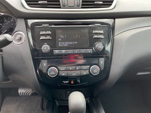 Used 2016 Nissan Rogue SV w/ SV Moonroof Package image 27