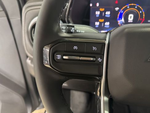 New 2025 Chevrolet Colorado LT w/ LT Convenience Package image 17