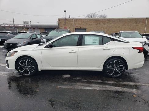 New 2025 Nissan Altima 2.5 SR AWD/4WD image 3