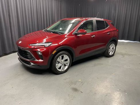 Used 2024 Buick Encore GX Preferred w/ Comfort Package FWD image 3