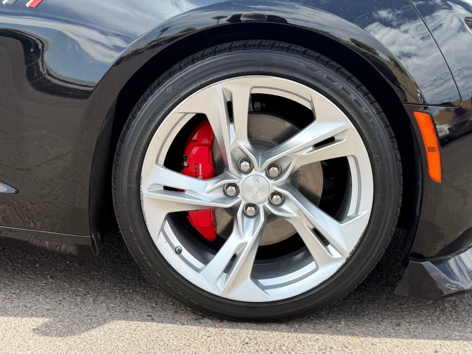 Used 2021 Chevrolet Camaro LT RWD image 12
