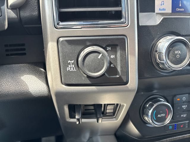 Used 2020 Ford F350 Lariat w/ Chrome Package AWD/4WD image 17