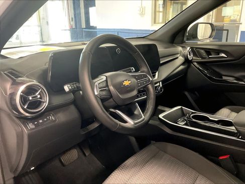 Used 2025 Chevrolet Equinox LT AWD/4WD image 8