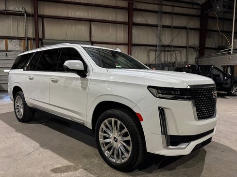 Used 2021 Cadillac Escalade ESV Premium Luxury image 2