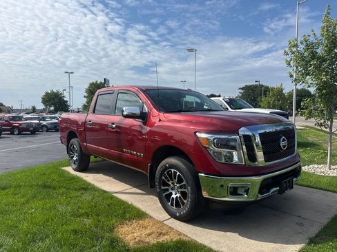 Certified 2018 Nissan Titan SL AWD/4WD image 2
