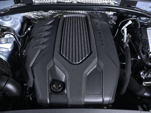 Certified 2026 Porsche Macan AWD/4WD image 27