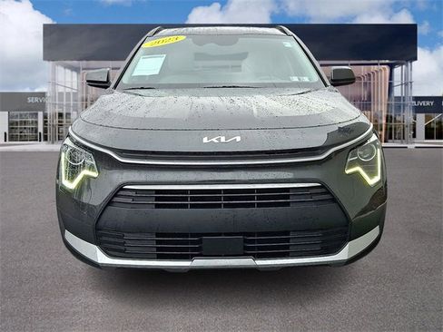 Used 2023 Kia Niro EX image 2