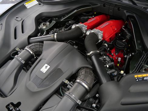 Used 2019 Ferrari Portofino RWD image 52